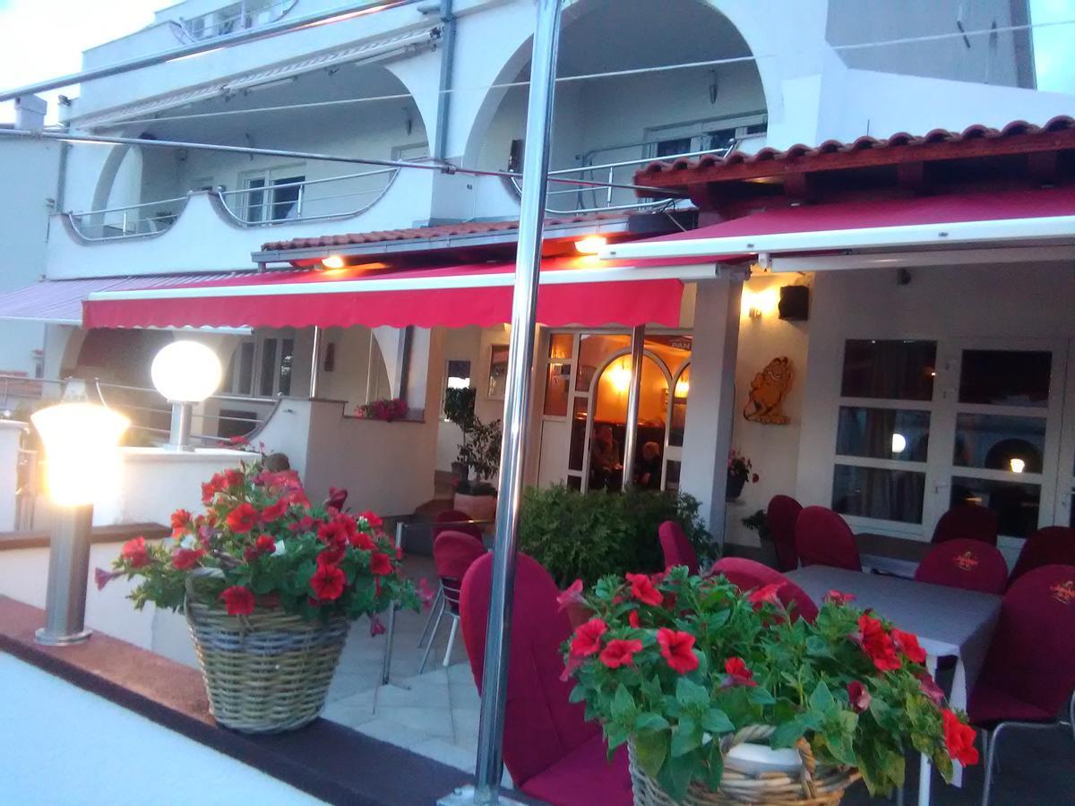Garfild Guest House Novi Vinodolski Eksteriør billede